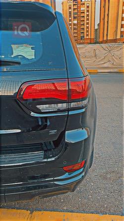 جیپ گراند شیرۆکی